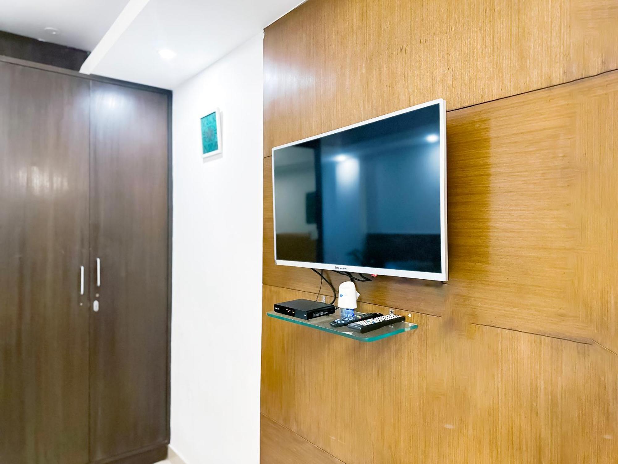Bed & Breakfast Hauz Khas Village Near Mia Bella Cafe *