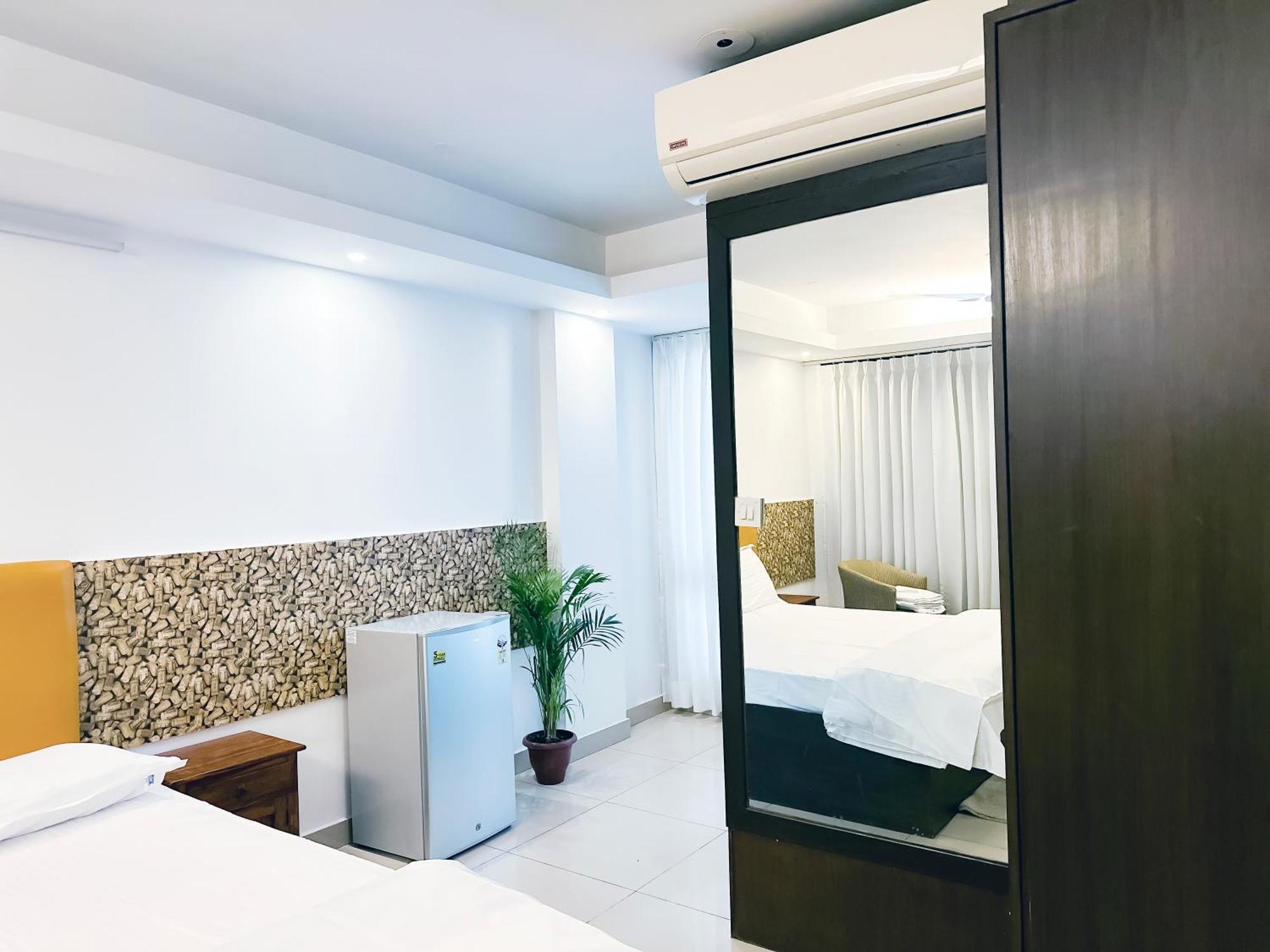Bed & Breakfast Hauz Khas Village Near Mia Bella Cafe New Delhi