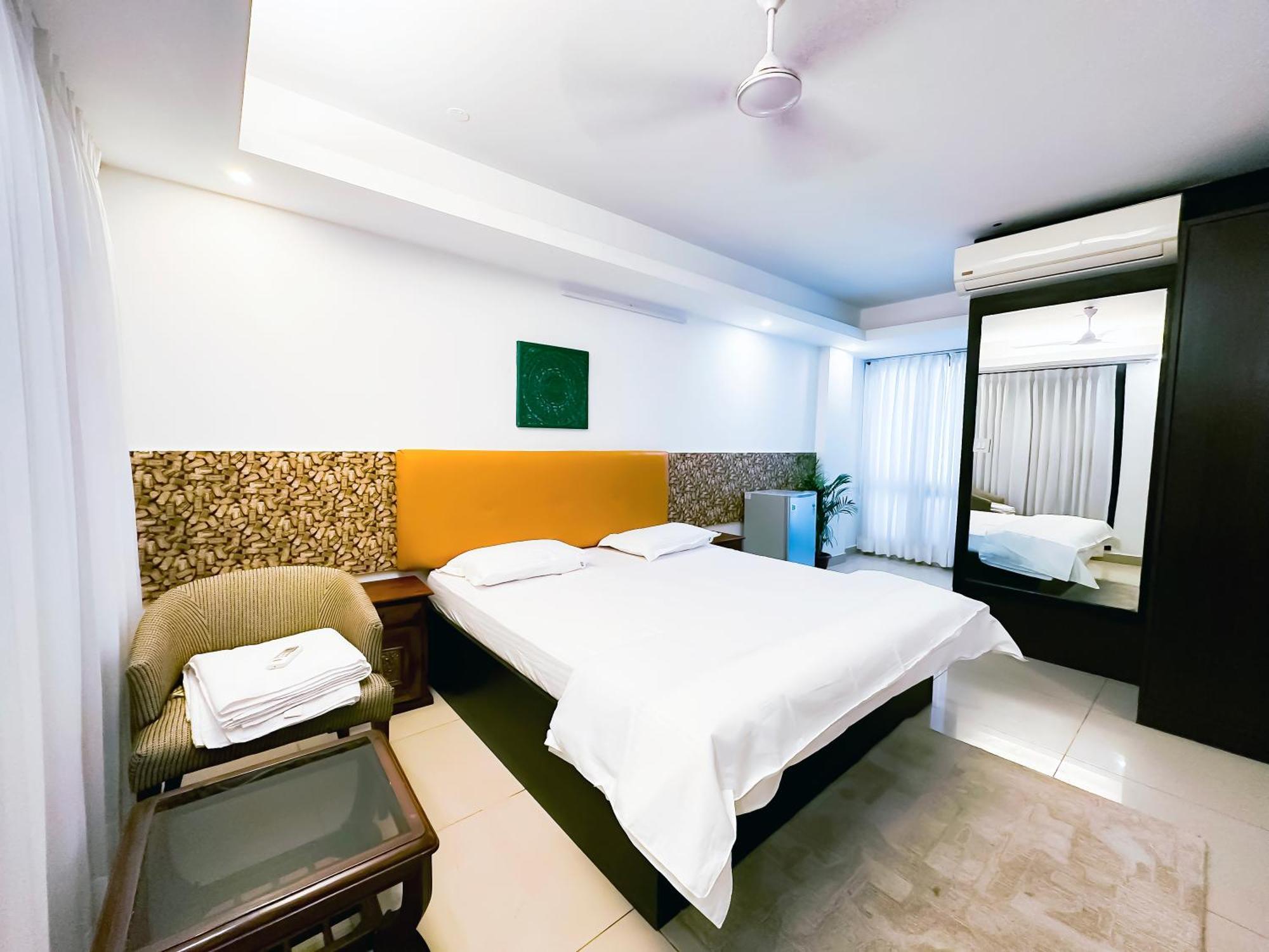 Hauz Khas Village Near Mia Bella Cafe Bed & Breakfast