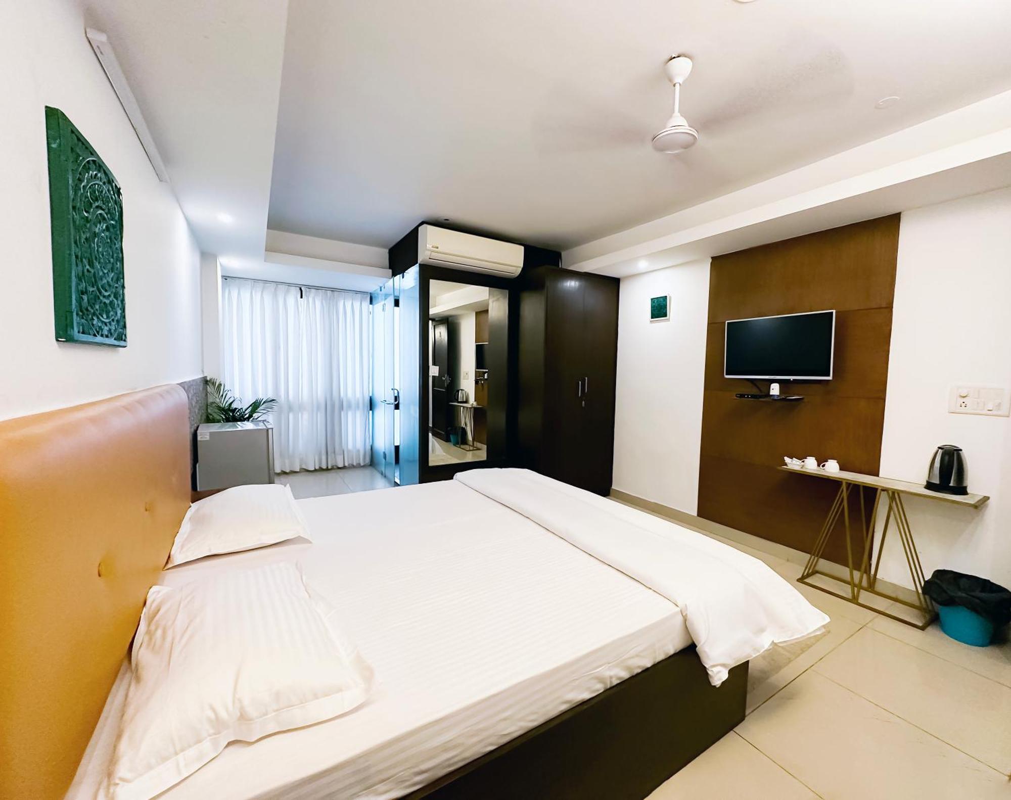 Bed & Breakfast Hauz Khas Village Near Mia Bella Cafe New Delhi