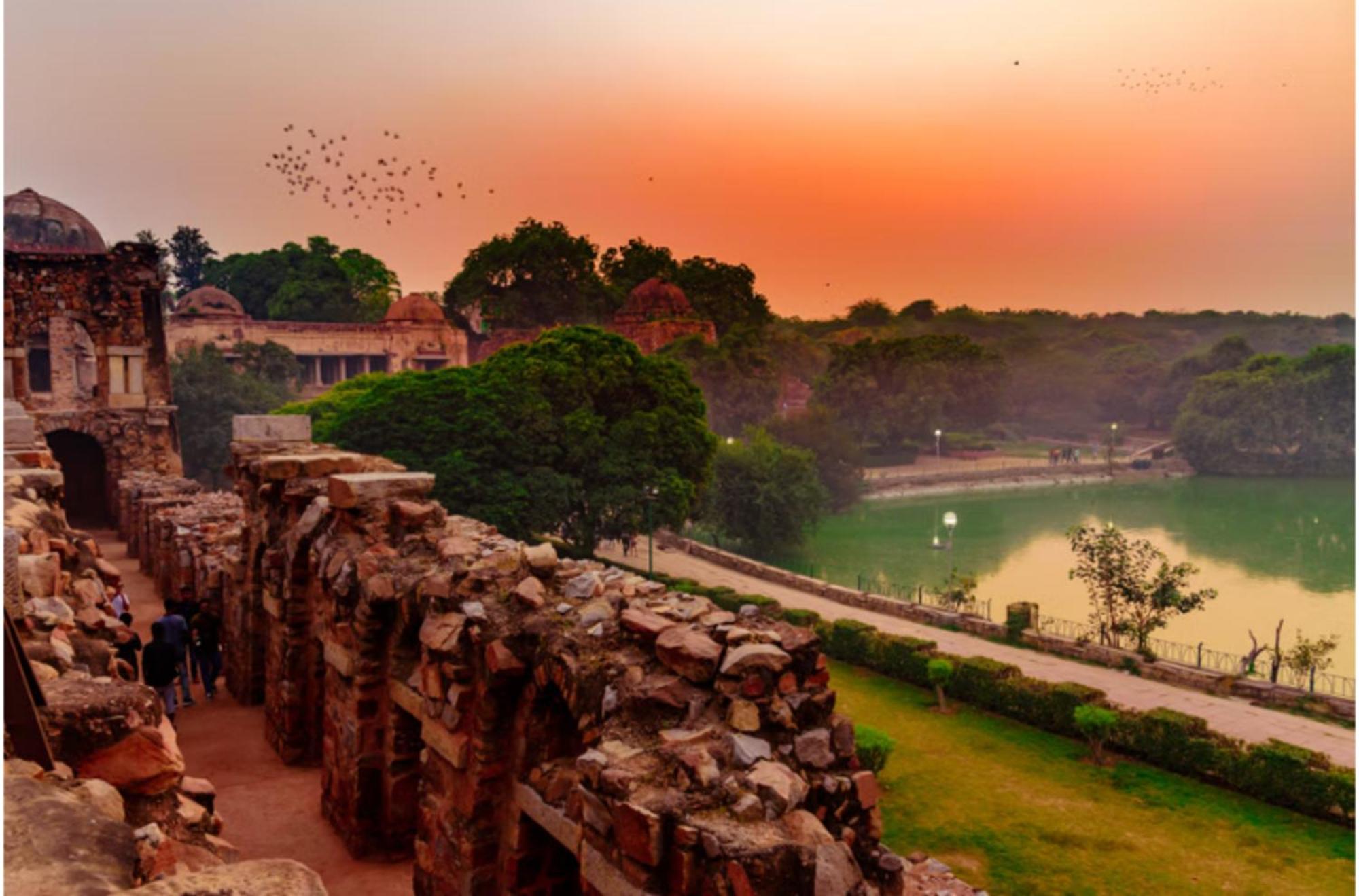 Bed & Breakfast Hauz Khas Village Near Mia Bella Cafe New Delhi