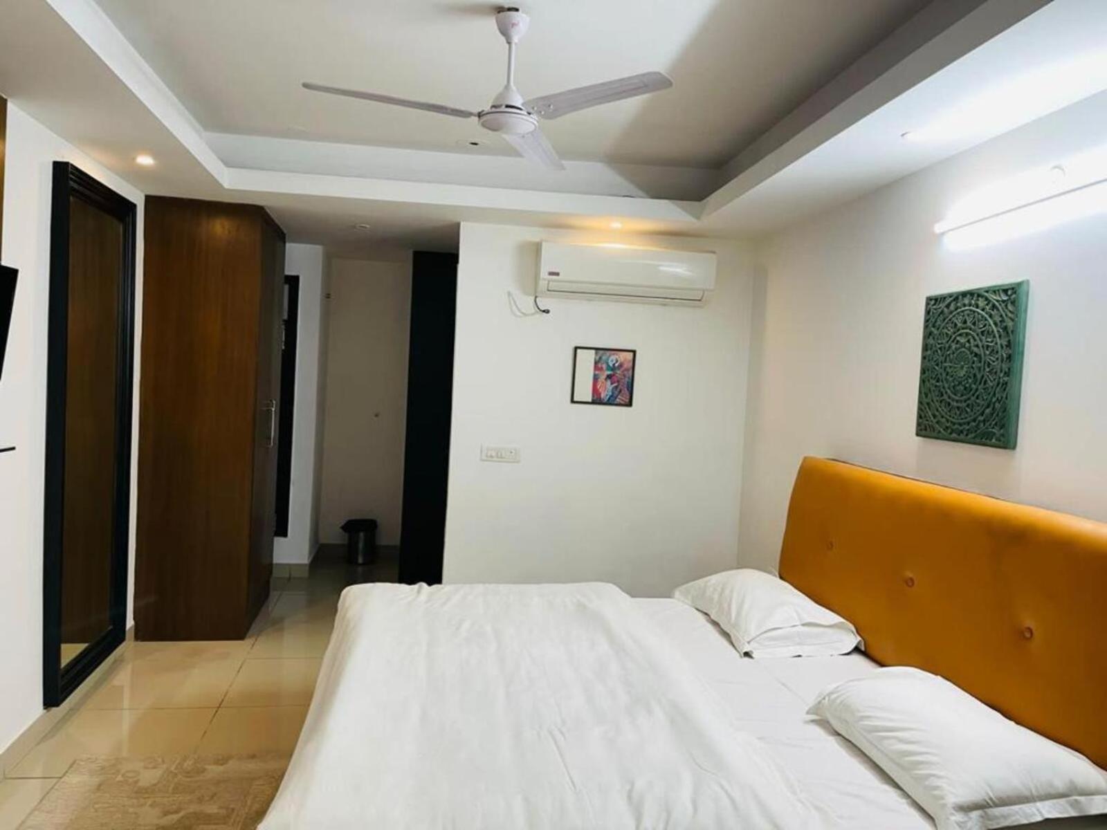 Hauz Khas Village Near Mia Bella Cafe Bed & Breakfast *