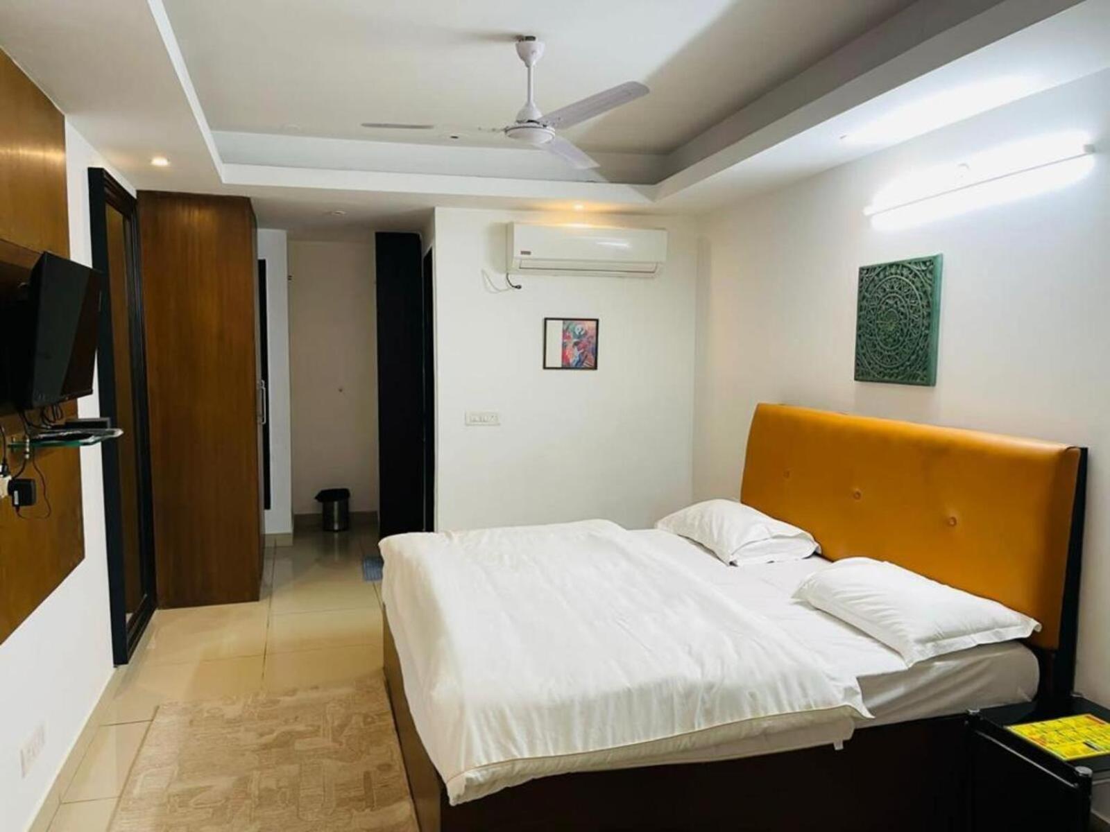 Hauz Khas Village Near Mia Bella Cafe Bed & Breakfast New Delhi